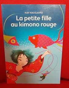 La petite fille au kimono rouge - Click to enlarge picture.